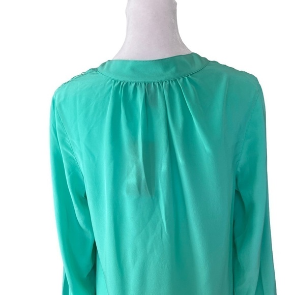 Lilly Pulitzer - NWT Silk Elsa Floral Embroidered
Eyelet Blouse Lagoon Sz S - Picture 5 of 8